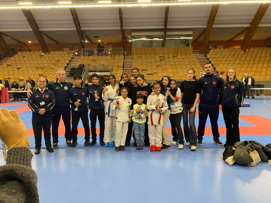 Junior T helalaget.jpg Re