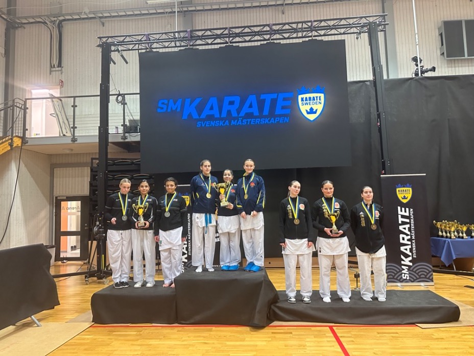 SM 23 Lag guld damer juniorer.jpg re